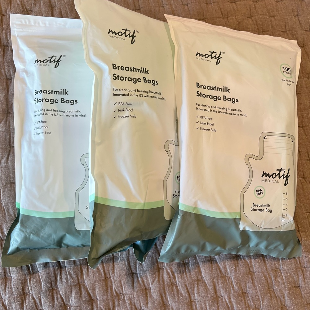 Motif Medical Breastmilk Storage Bags - White and Gray